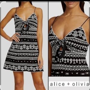 Alice + Olivia Size 10 Monochrome Patterned Mini Dress, Used Excelent Condition.